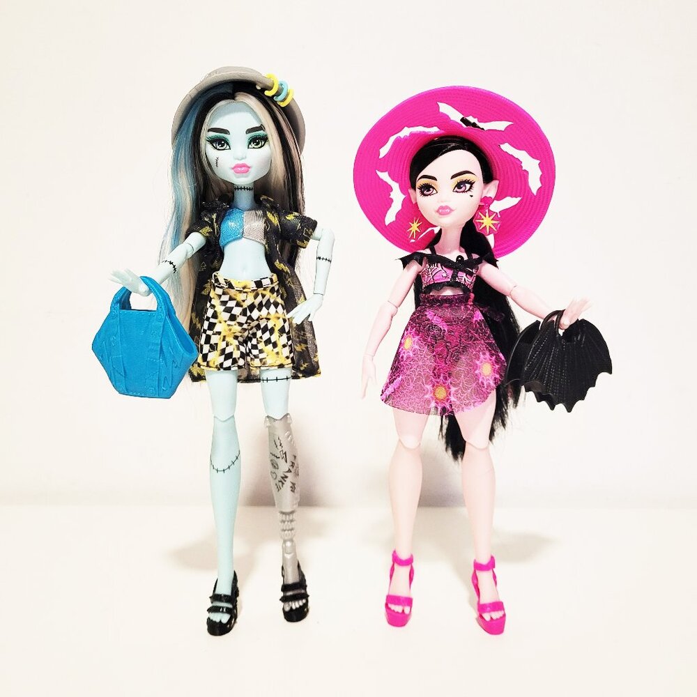 Monster High G3 Scare-adise Island Frankie Stein and Draculaura Lot